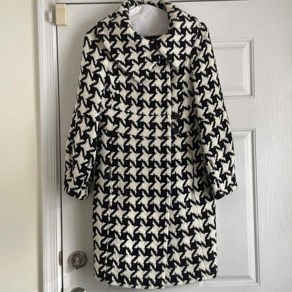 **NO LONGER AVAILABLE** Houndstooth double-breasted fitted coat tulip sleeves. 6